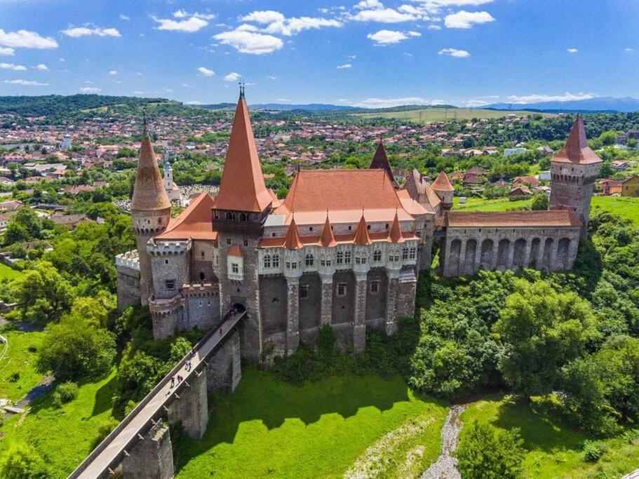 Happy Place :) Hunedoara Exterior photo